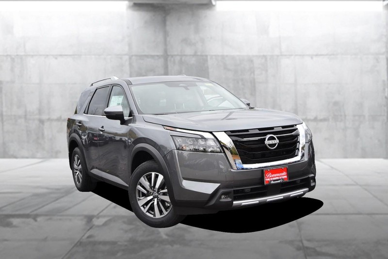 Nissan Pathfinder Vehicle Image 02