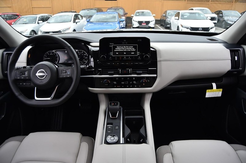 Nissan Pathfinder Vehicle Image 08