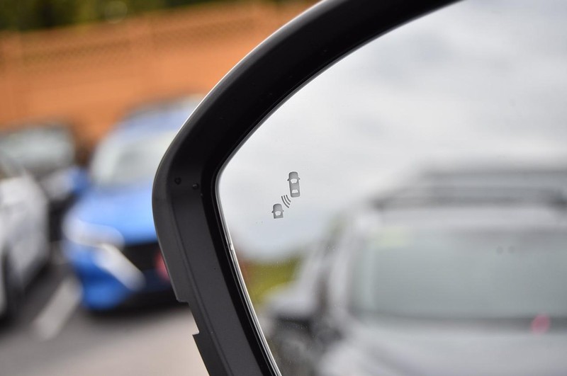 Nissan Pathfinder Vehicle Image 10