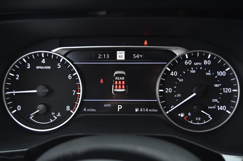 Nissan Pathfinder Vehicle Image 12