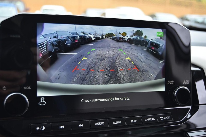 Nissan Pathfinder Vehicle Image 15