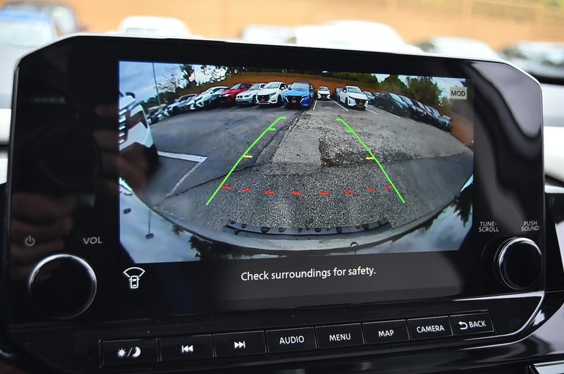 Nissan Pathfinder Vehicle Image 16