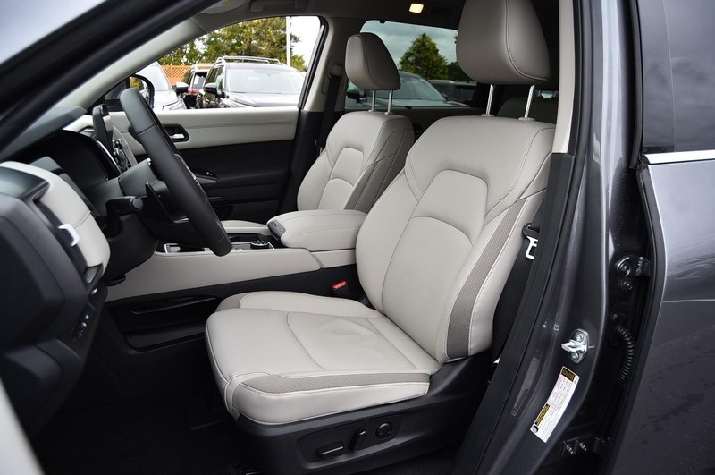 Nissan Pathfinder Vehicle Image 23