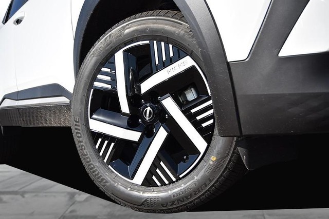 Nissan Kicks Vehicle Image 03