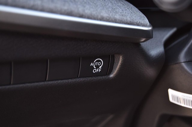 Nissan Kicks Vehicle Image 11