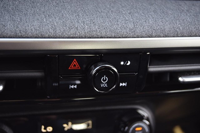 Nissan Kicks Vehicle Image 15