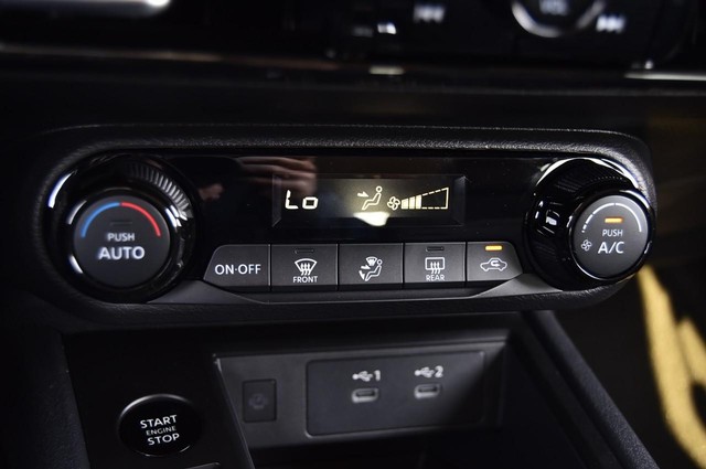 Nissan Kicks Vehicle Image 16