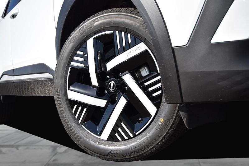 Nissan Kicks Vehicle Full-screen Gallery Image 3