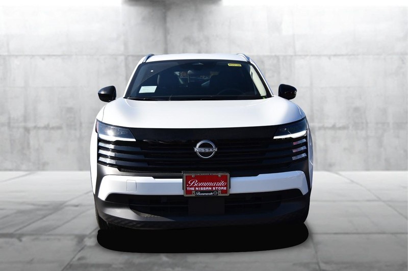 Nissan Kicks Vehicle Full-screen Gallery Image 4