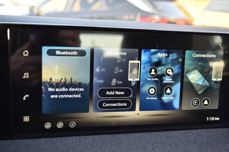 Nissan Kicks Vehicle Full-screen Gallery Image 14