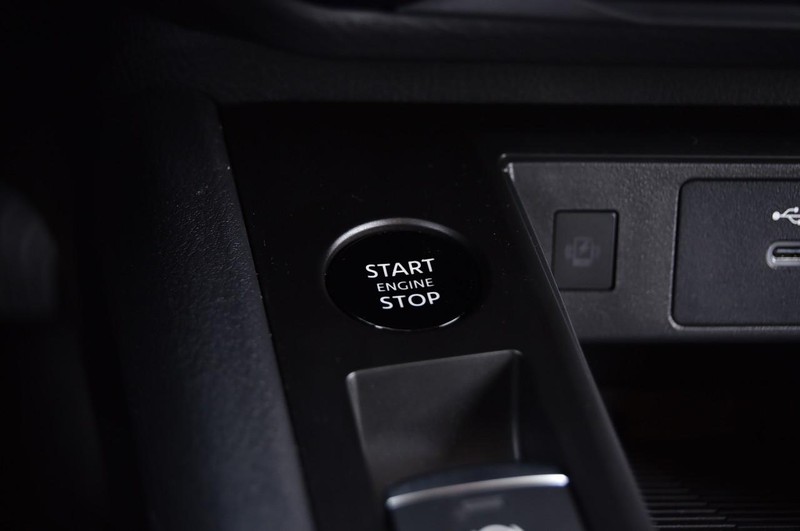 Nissan Kicks Vehicle Full-screen Gallery Image 18