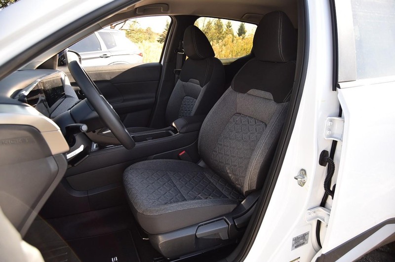 Nissan Kicks Vehicle Full-screen Gallery Image 21