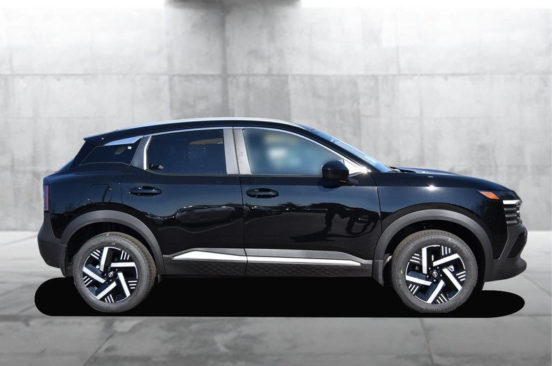 Nissan Kicks Vehicle Image 05