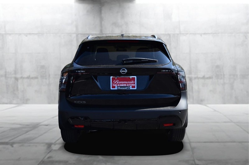 Nissan Kicks Vehicle Image 06