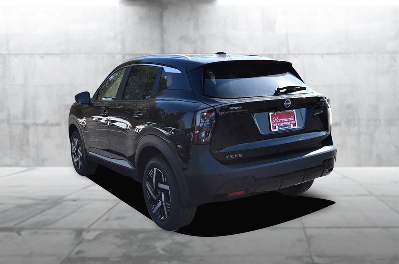 Nissan Kicks Vehicle Image 07