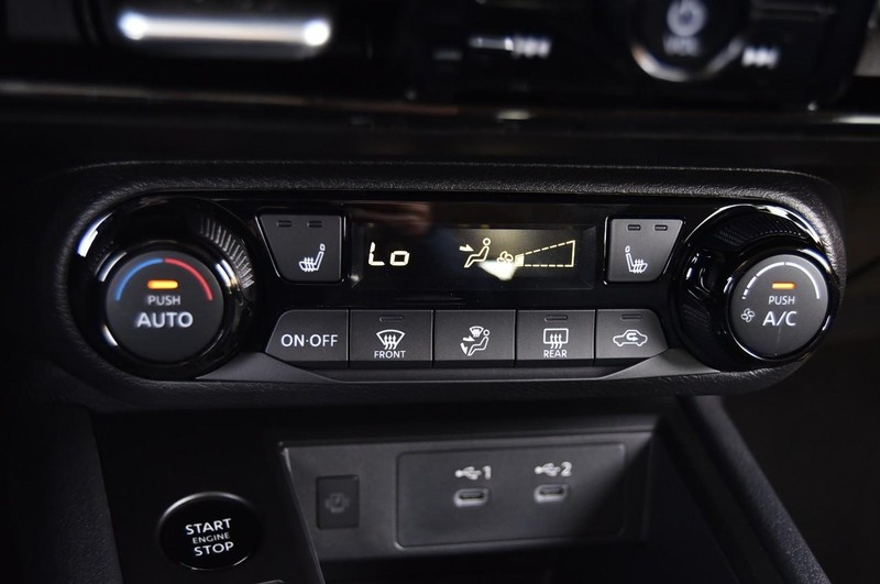 Nissan Kicks Vehicle Image 16