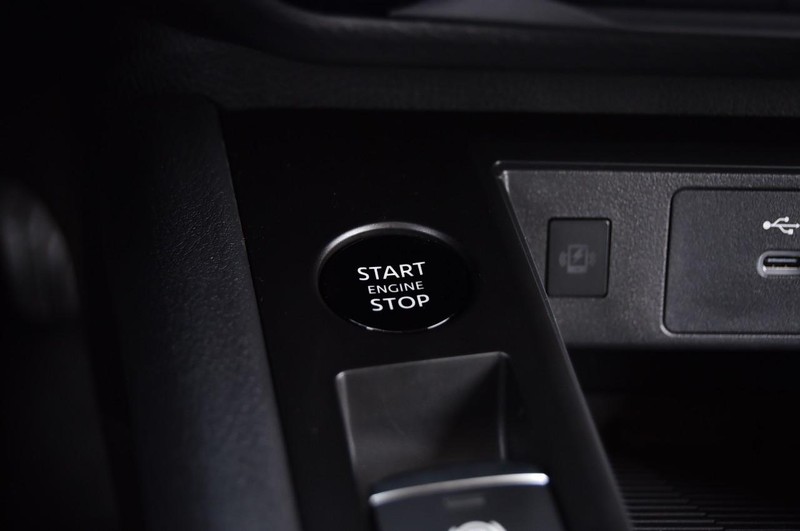 Nissan Kicks Vehicle Image 18