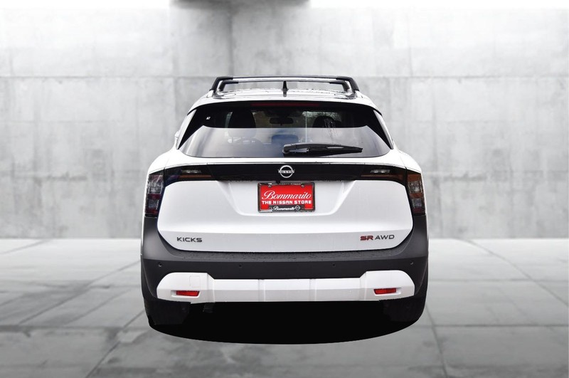 Nissan Kicks Vehicle Image 06