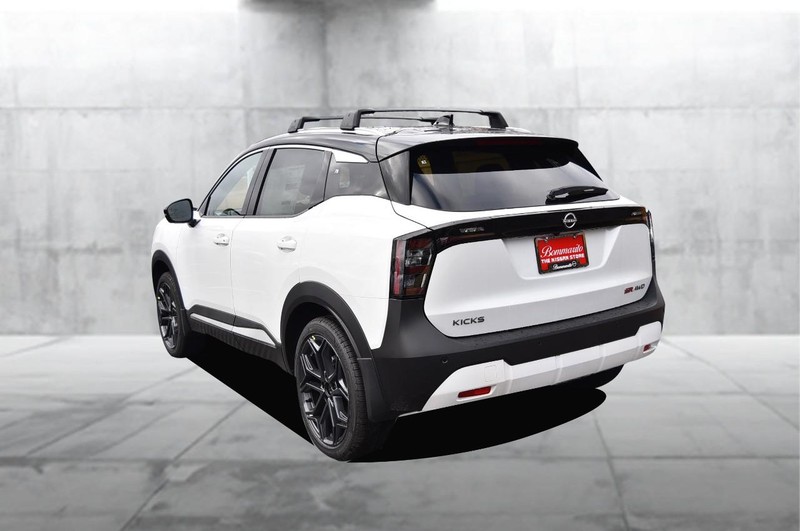 Nissan Kicks Vehicle Image 07