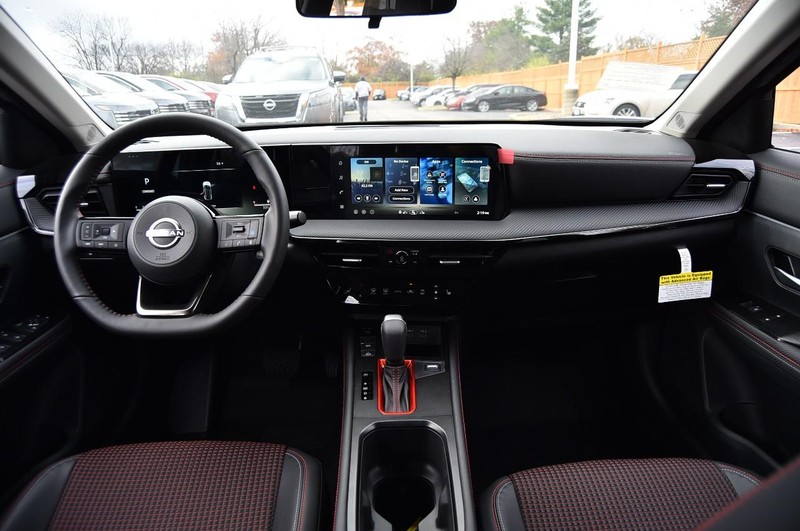 Nissan Kicks Vehicle Image 08