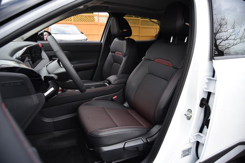 Nissan Kicks Vehicle Image 24