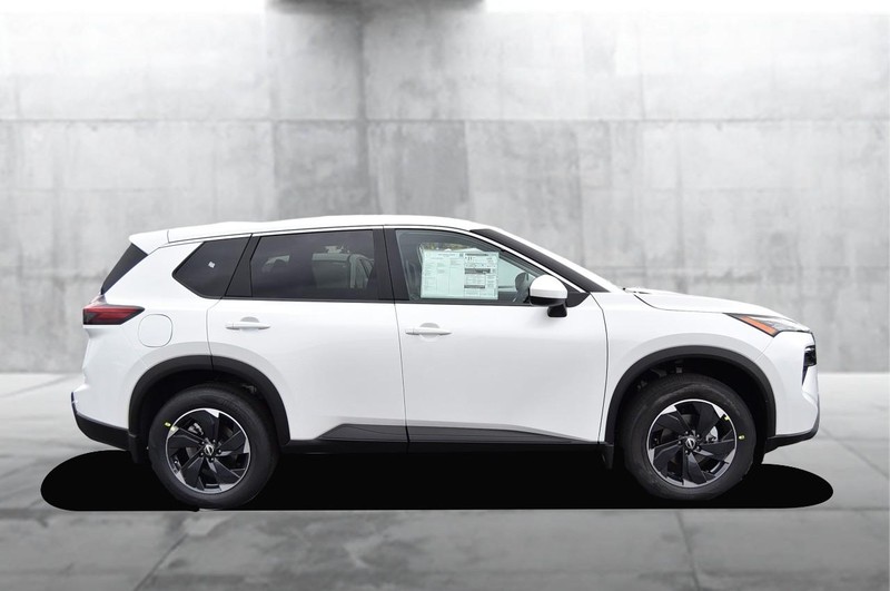 Nissan Rogue Vehicle Image 05