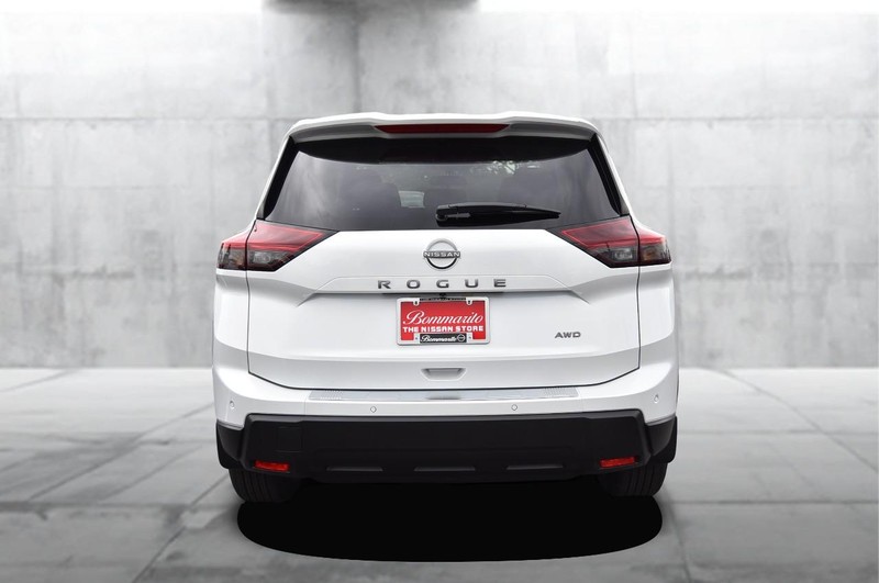 Nissan Rogue Vehicle Image 06