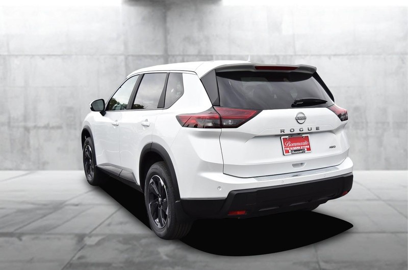Nissan Rogue Vehicle Image 07