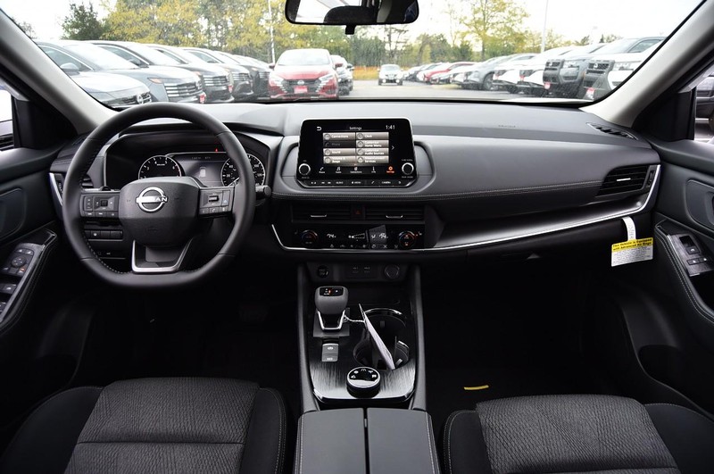 Nissan Rogue Vehicle Image 08