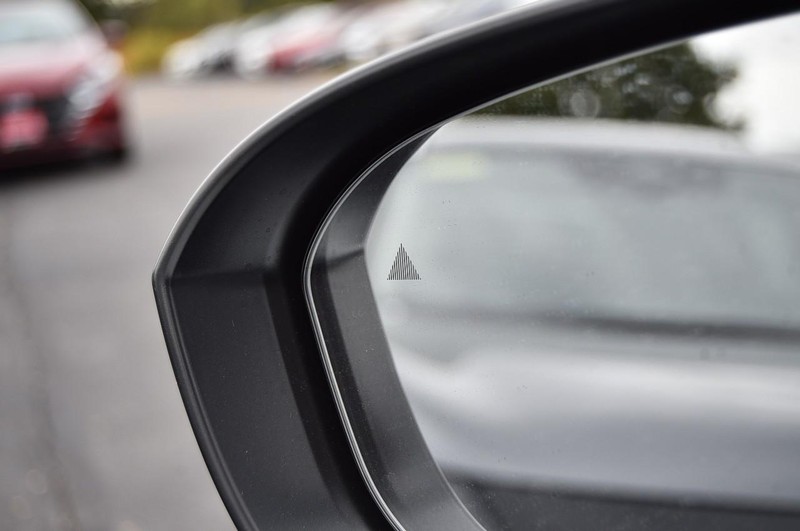 Nissan Rogue Vehicle Image 10