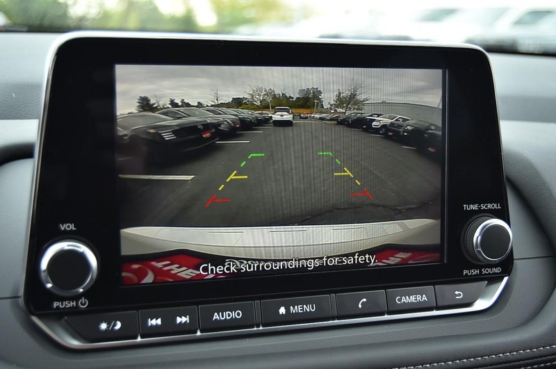 Nissan Rogue Vehicle Image 13