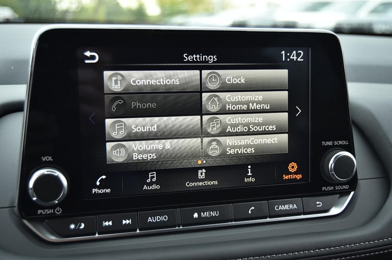 Nissan Rogue Vehicle Image 14