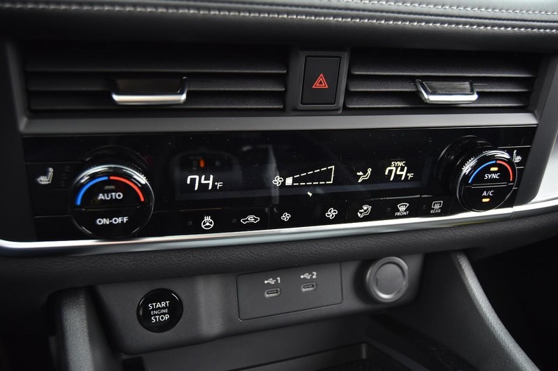 Nissan Rogue Vehicle Image 15