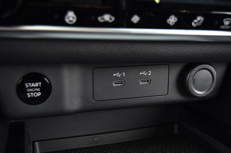 Nissan Rogue Vehicle Image 16