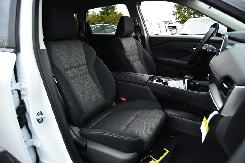 Nissan Rogue Vehicle Image 20