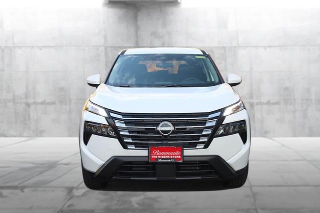 Nissan Rogue Vehicle Image 04