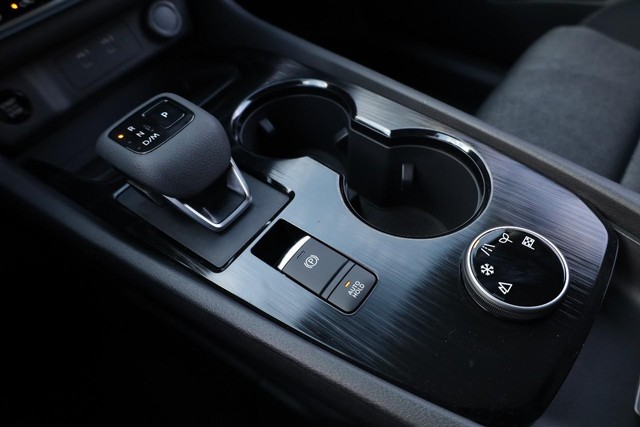 Nissan Rogue Vehicle Image 15