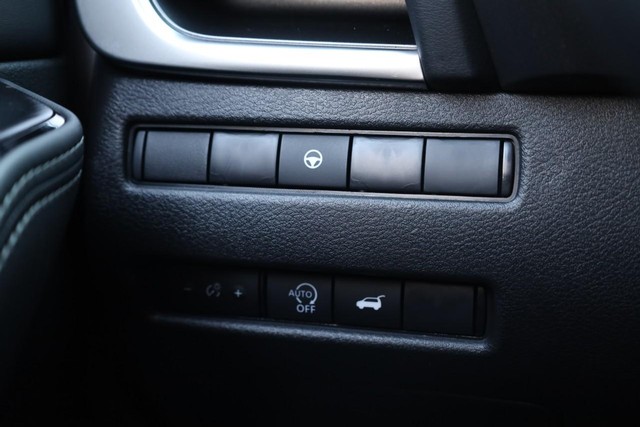 Nissan Rogue Vehicle Image 18