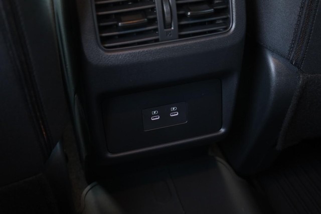 Nissan Rogue Vehicle Image 21