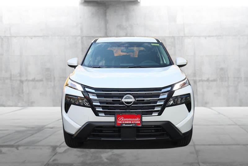 Nissan Rogue Vehicle Full-screen Gallery Image 4