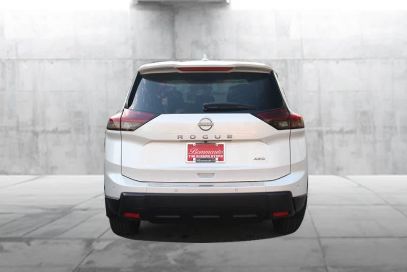 Nissan Rogue Vehicle Full-screen Gallery Image 6