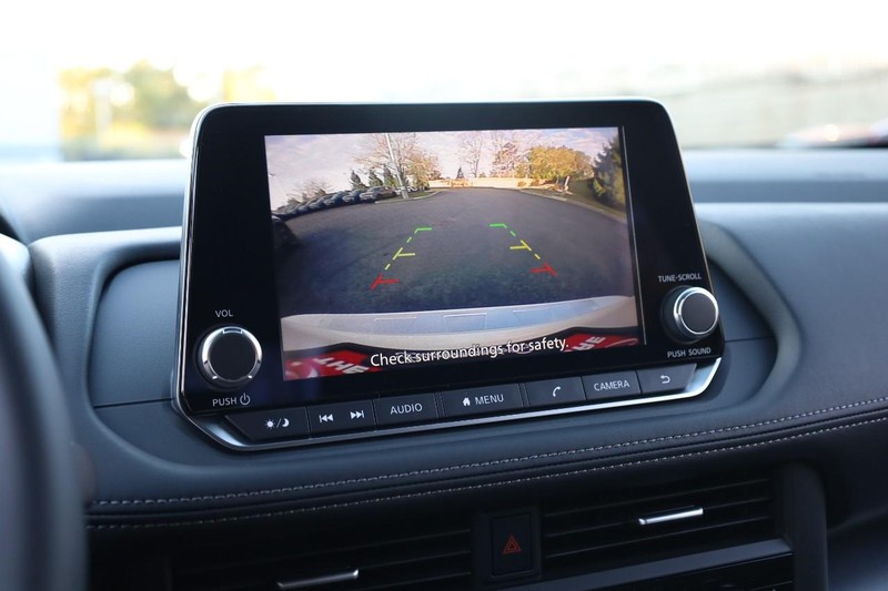 Nissan Rogue Vehicle Full-screen Gallery Image 12