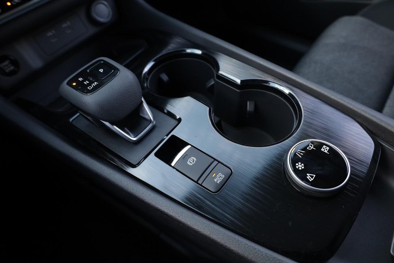 Nissan Rogue Vehicle Full-screen Gallery Image 15