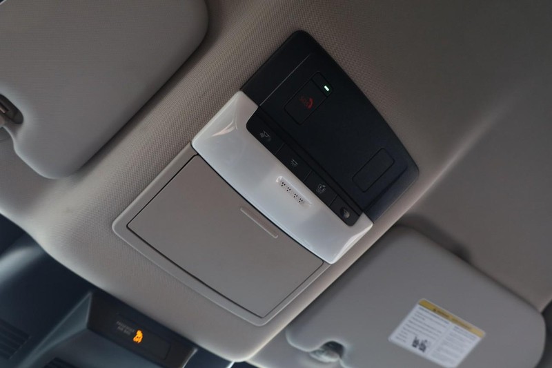 Nissan Rogue Vehicle Full-screen Gallery Image 16