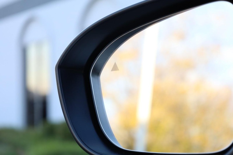 Nissan Rogue Vehicle Full-screen Gallery Image 19