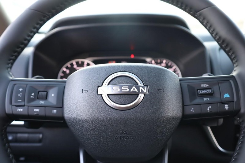 Nissan Rogue Vehicle Image 09