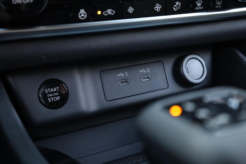 Nissan Rogue Vehicle Image 14