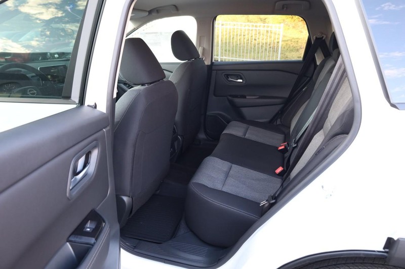 Nissan Rogue Vehicle Image 20