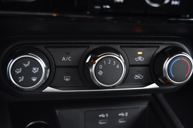 Nissan Kicks Vehicle Full-screen Gallery Image 16