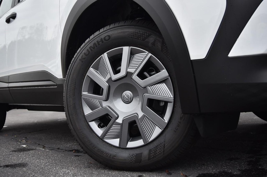 Nissan Kicks Vehicle Image 03